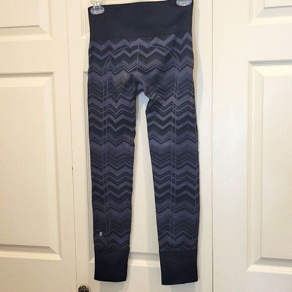 Lululemon Black and Gray Compression Leggings Size 4 - Picture 7 of 7